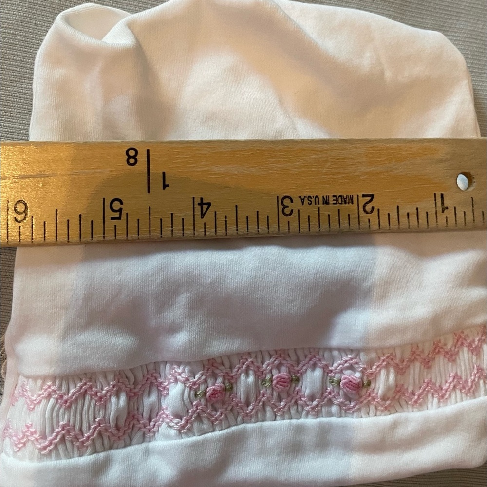 Baby gift set. Blanket, smocked rose hat & bib. Kissy Kissy brand. Baby girl - Picture 6 of 10